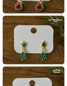 Detail of Christmas earring set with wreath, tree and ice skates on display cards