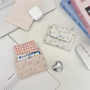 Porte-cartes en tissu floral avec plusieurs poches et fermeture éclair de sécurité