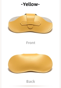 Vue détaillée de l'étui à lunettes en cuir jaune avec boucle avant et couture