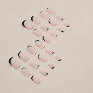 Matzwarte en witte French tip opplaknagels in middellange lengte set