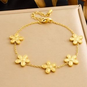 Gold Plated Stainless Steel Flower Charm Bracelet With Five Petals Floral Elements For Women Elegant Jewelry Gift