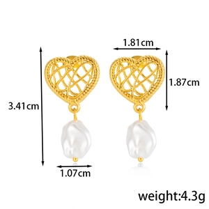 French vintage heart pearl earrings in gold stainless steel with size dimensions