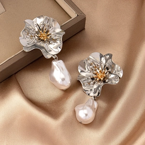 Fashionable floral earrings with baroque pearls and polished silver metal petals