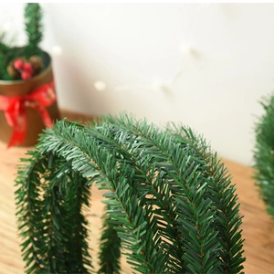 5.5m dense artificial Christmas pine garland for flexible holiday mantel and wall decoration