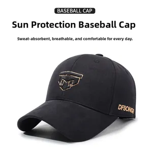 Détail d'une casquette de baseball noire avec logo brodé et tissu en coton respirant