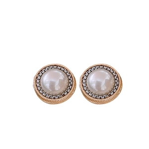 Vintage round pearl earrings with gold rope edge and silver chain texture accents