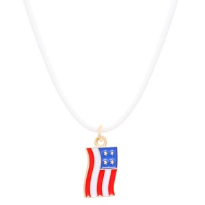 Minimalistische US-Flaggen-Halskette mit Wellenanhänger und weißer Wachskordel