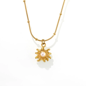 Collier marguerite en perle plaqué or 18 carats avec chaîne serpent pour femme