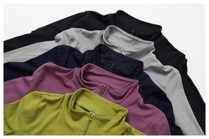 Détail de cinq vestes de sport à col montant séchage rapide en plusieurs couleurs