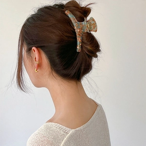 Elegant amber acetate shark hair claw clip for women's stylish bun hairstyles