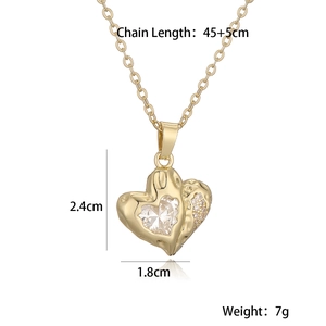 Detailed view of gold heart pendant with zircon stone showing size 2.4cm and weight 7g
