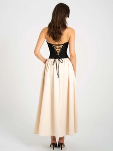 Robe bustier élégante bicolore avec laçage vintage au dos et finition en satin brillant