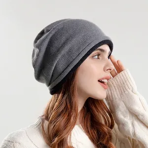 Women's warm knitted slouchy beanie in grey and black with a cozy ribbed texture
