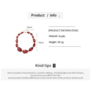 Detail showing acrylic irregular beads necklace material specifications and dimensions