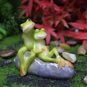Miniature resin frog couple sitting on a grey rock base for garden micro landscapes