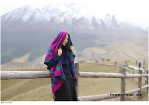 Ethnic thick cashmere shawl with magenta floral pattern and tassels for outdoor warmth
