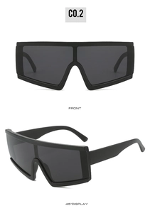 Vorder- und 45-Grad-Ansicht der übergroßen schwarzen polarisierten Sportsonnenbrille