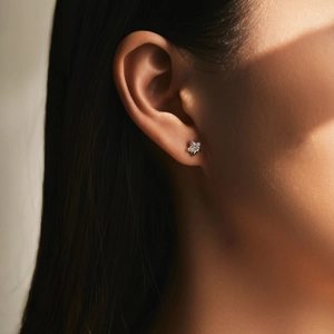 S925 sterling silver asymmetric star stud earring with sparkling cubic zirconia inlay