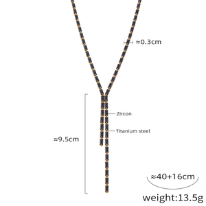 Détails du collier en Y en acier titane avec pendentif rectangulaire en zircon noir