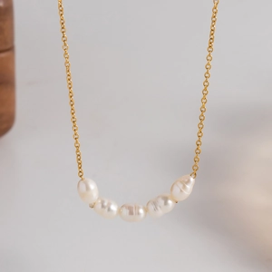 18K gold plated stainless steel necklace featuring natural freshwater pearls detail