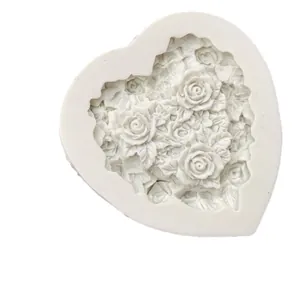 Herzförmige Silikonform mit Rosenblüten-Relief für DIY-Fondant oder Gießharz-Deko