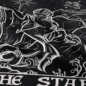 Details des The Star Tarot-Wandteppichs mit Mond- und Wellenmustern auf Stoff
