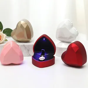 Scatola Per Gioielli LED A Forma Di Cuore Taglio Diamante Plastica Fodera Velluto Per Proposta Matrimonio Anello Pendente Regalo