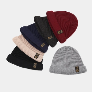 Bonnets d'hiver en maille côtelée pour hommes et femmes en couleurs variées avec étiquettes