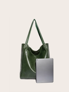 Grand sac cabas vintage en cuir ciré vert avec tablette pour montrer la grande capacité