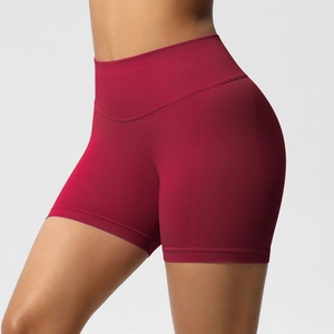 Détail du short de fitness bordeaux sans couture à taille haute avec texture côtelée