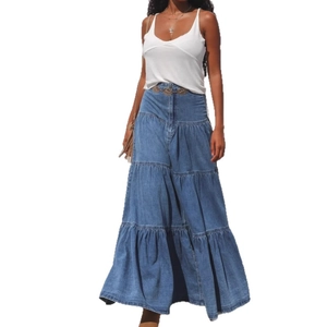 Gonna lunga in denim blu a balze da donna con vita bassa e design invecchiato
