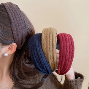 Détail de la texture en maille de serre-têtes rembourrés aux couleurs d'automne
