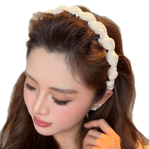 Serre-tête en tissu tressé blanc pour femmes avec style ondulé volumineux