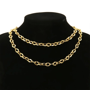 Detailed view of 7mm golden stainless steel curb chain on a black velvet mannequin