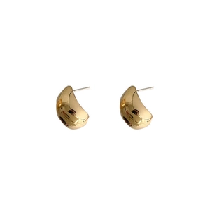 Polished gold minimalist teardrop-shaped stud earrings in a glossy C-shape metal design