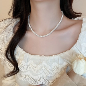 French style pearl choker necklace on model showing elegant clavicle necklace design