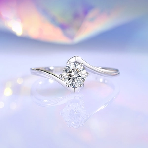 Classic 925 sterling silver twist band ring with round brilliant cut moissanite diamond