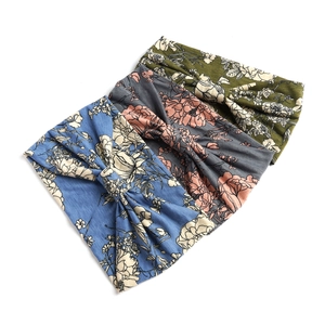 Lot de trois bandeaux de yoga avec imprimés floraux en bleu, gris et vert olive