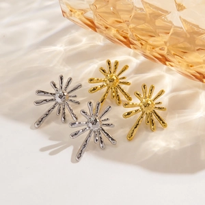 Starburst Stainless Steel Stud Earrings For Women 14K Gold Plated Hammered Texture Radial Sun Earrings Fashion Jewelry Gift
