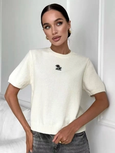 Top in maglia a maniche corte bianco caldo, vestibilità slim con scollo a girocollo