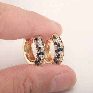 Boucles d'oreilles léopard avec zircons plaquées or 18 carats de style Maillard