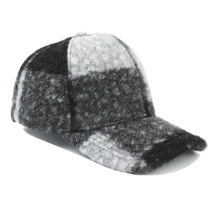 Dettaglio macro del cappello da baseball bouclé a scacchi in tessuto di lana spesso