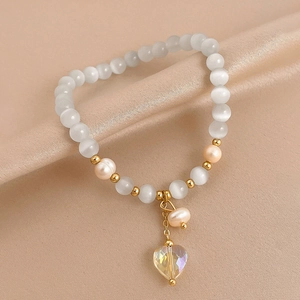 Bracelet élégant en pierre œil de chat et perles avec pendentif cœur doré