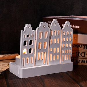 Dettaglio dello stampo per portacandele 3D stile casa di Amsterdam con finestre e base