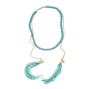 Collier ethnique avec perles turquoises, pompons et breloques de feuilles dorées