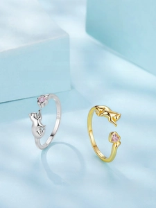 Detailed view of S925 sterling silver adjustable cat ring with pink heart stone