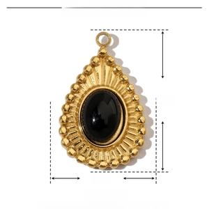 Tableau des tailles montrant la hauteur 21mm et la largeur 13mm du pendentif en pierre