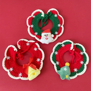 Lot de trois colliers de Noël tricotés pour animaux avec motifs Père Noël et sapin pour chats