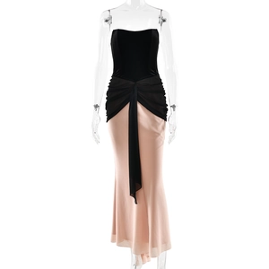 Robe de soirée bustier chic avec corsage en velours noir et jupe sirène en satin rose