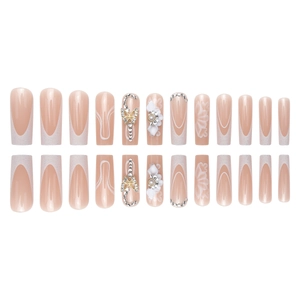 Faux ongles ballerine longs avec fleurs 3D et décorations de papillons dorés élégants